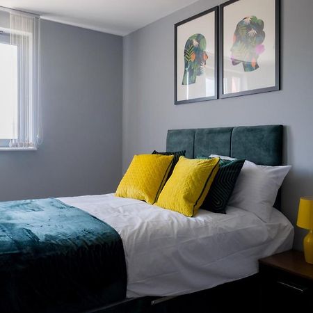 Pahuna Ghar Birmigham City 2 Bedroom Apartment- Short To Mid Term Let-Free Secure Parking 버밍엄 외부 사진