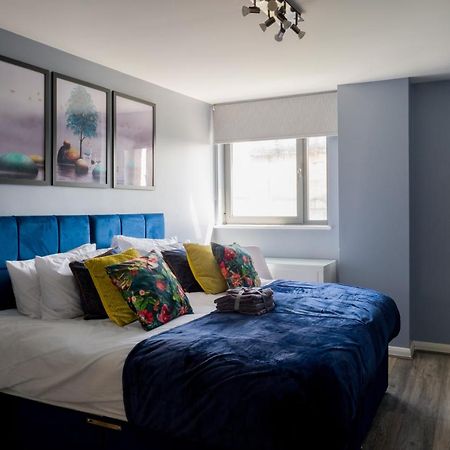 Pahuna Ghar Birmigham City 2 Bedroom Apartment- Short To Mid Term Let-Free Secure Parking 버밍엄 외부 사진