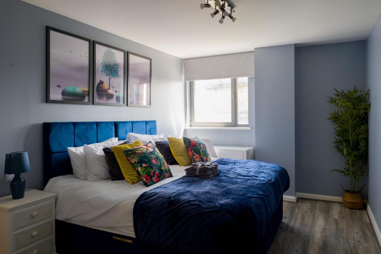 Pahuna Ghar Birmigham City 2 Bedroom Apartment- Short To Mid Term Let-Free Secure Parking 버밍엄 외부 사진