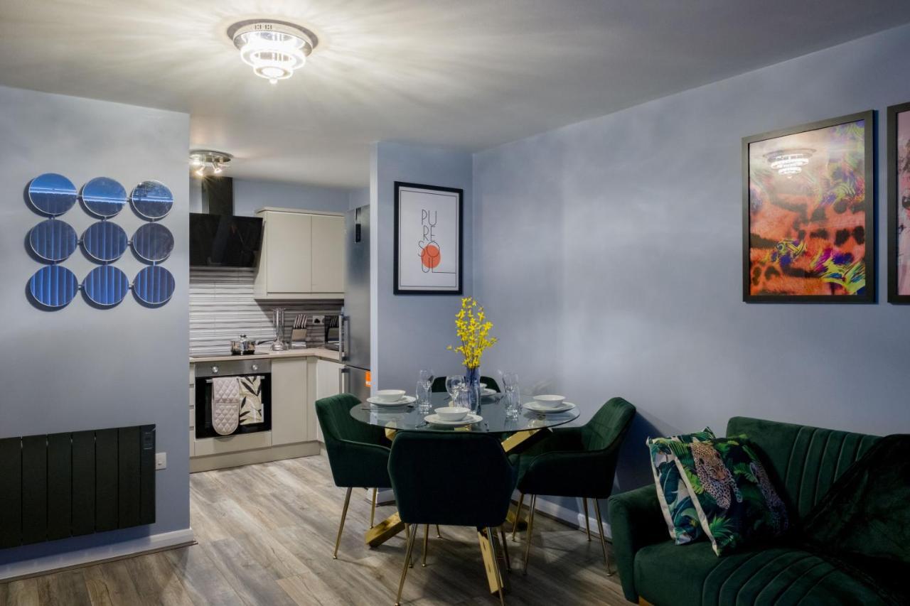 Pahuna Ghar Birmigham City 2 Bedroom Apartment- Short To Mid Term Let-Free Secure Parking 버밍엄 외부 사진
