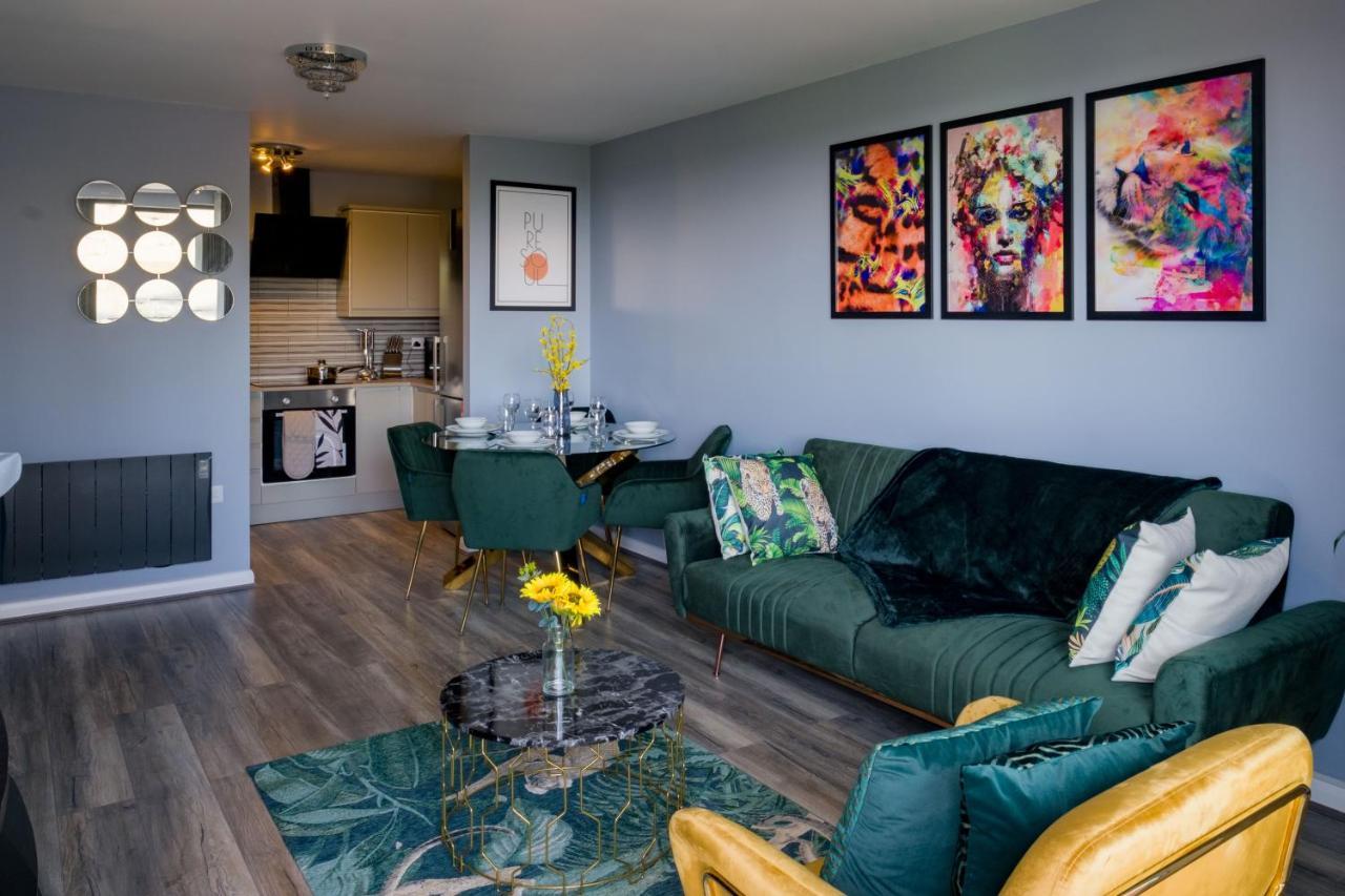 Pahuna Ghar Birmigham City 2 Bedroom Apartment- Short To Mid Term Let-Free Secure Parking 버밍엄 외부 사진